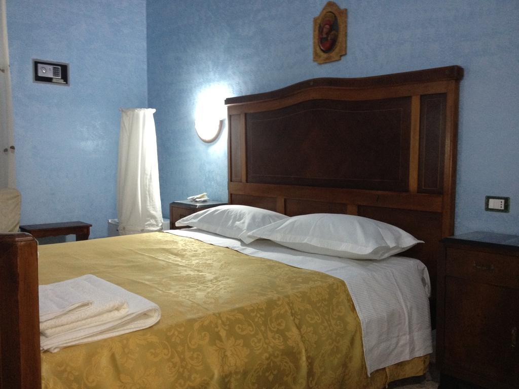 Bed And Breakfast Via Leuca Lecce Exteriör bild